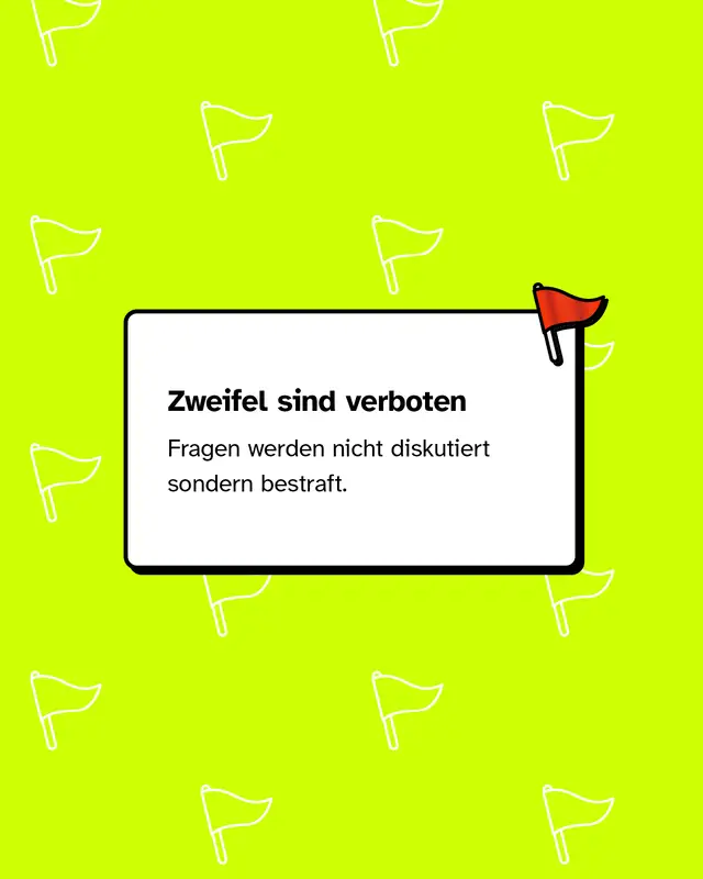 Weiße Karte mit Text: „Zweifel sind verboten. Fragen werden nicht diskutiert sondern bestraft.“ Kleine rote Fahne oben rechts. Neon-gelber Hintergrund mit weißen Fahnen-Icons.